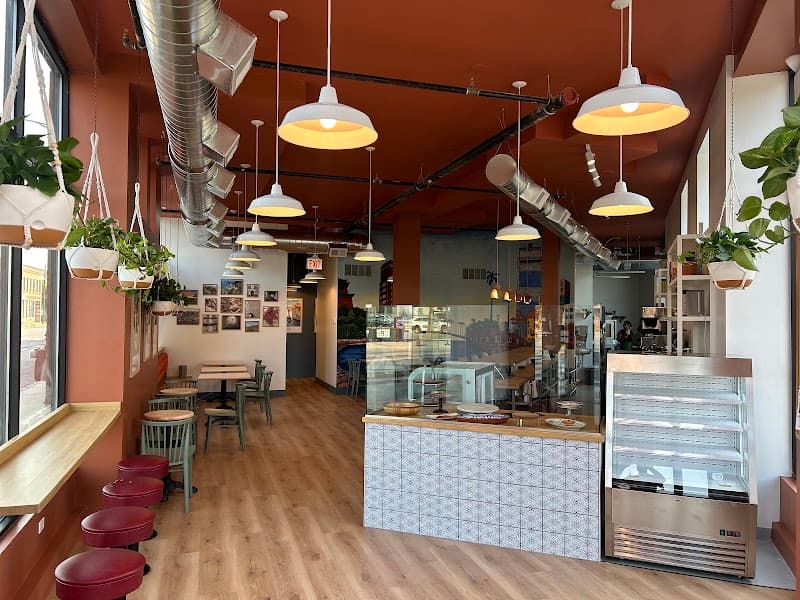 Cadinho Bakery & Café